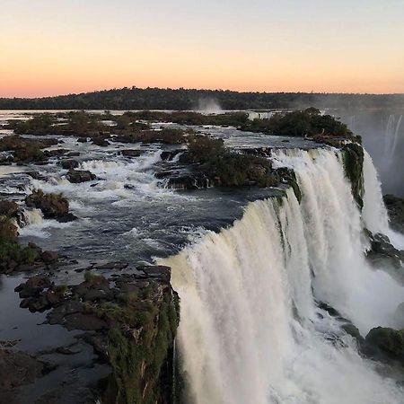 Unidade Independente Em Sobrado, Confortavel E Familiar No Coracao De Foz! Terreo Lejlighed Foz do Iguaçu Eksteriør billede